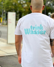 Lade das Bild in den Galerie-Viewer, Trink Wasser Shirt 💦
