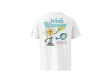 Lade das Bild in den Galerie-Viewer, &quot;Trink Wasser + Blume&quot; T-Shirt

