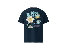 Lade das Bild in den Galerie-Viewer, &quot;Trink Wasser + Blume&quot; T-Shirt

